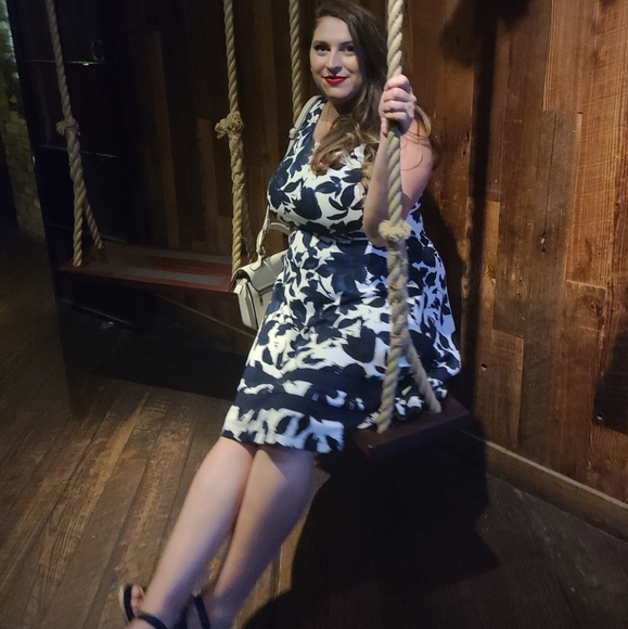 Meet your Posher, Tam - Picture 2 of 2